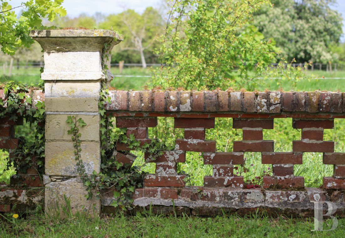 A 19th-century house bordered by a moat, in the Pays d'Auge region, in Normandy  - photo  n°11
